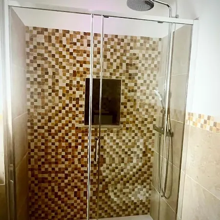 לינה וארוחת בוקר Acanthus 3*