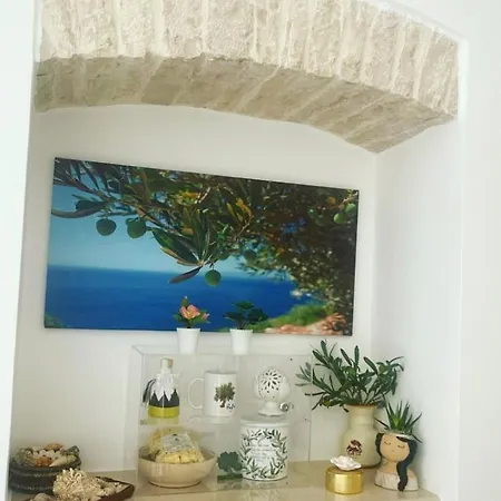 לינה וארוחת בוקר Acanthus 3*